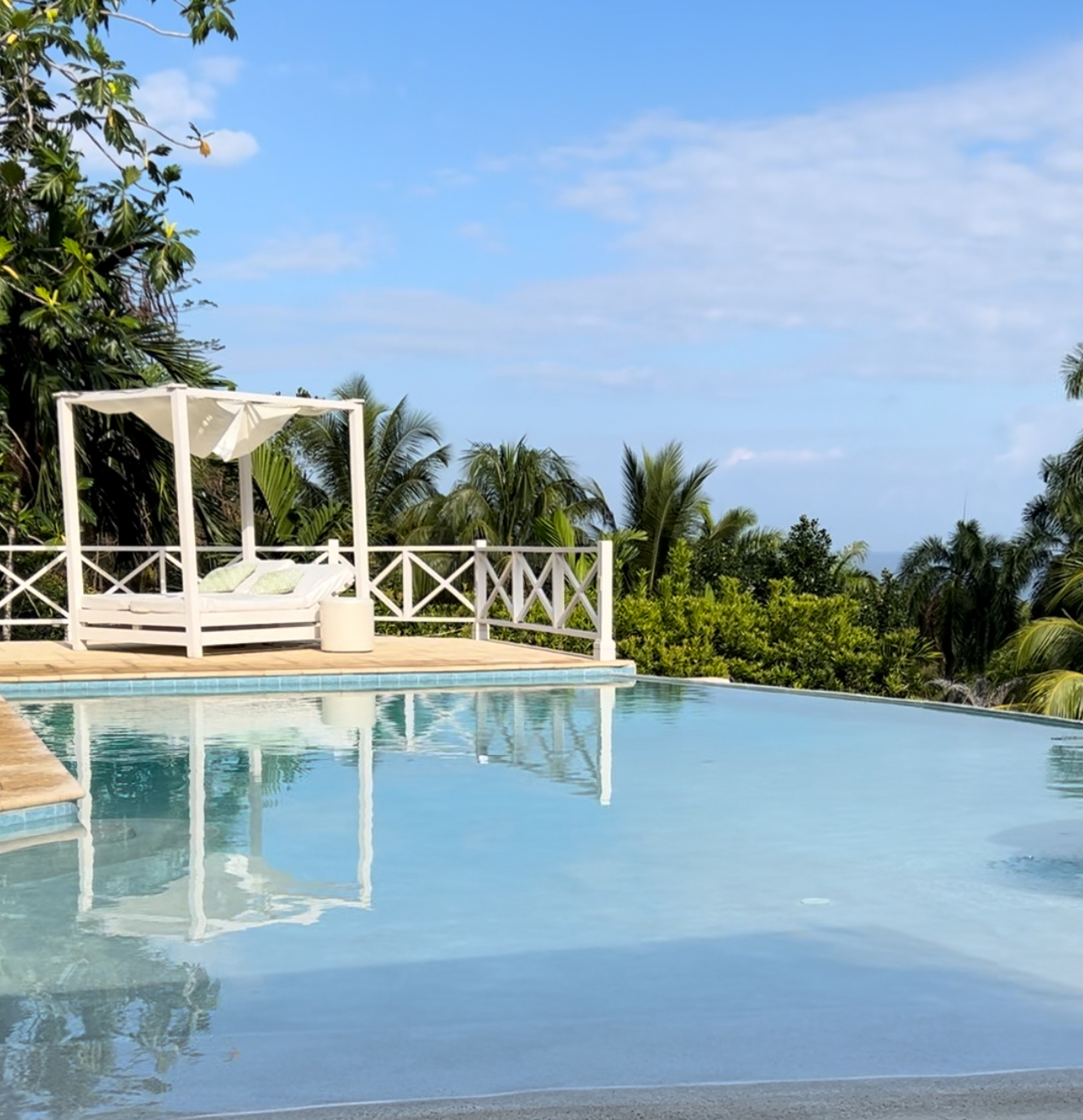 Oceanview infinity pool in Jamaica