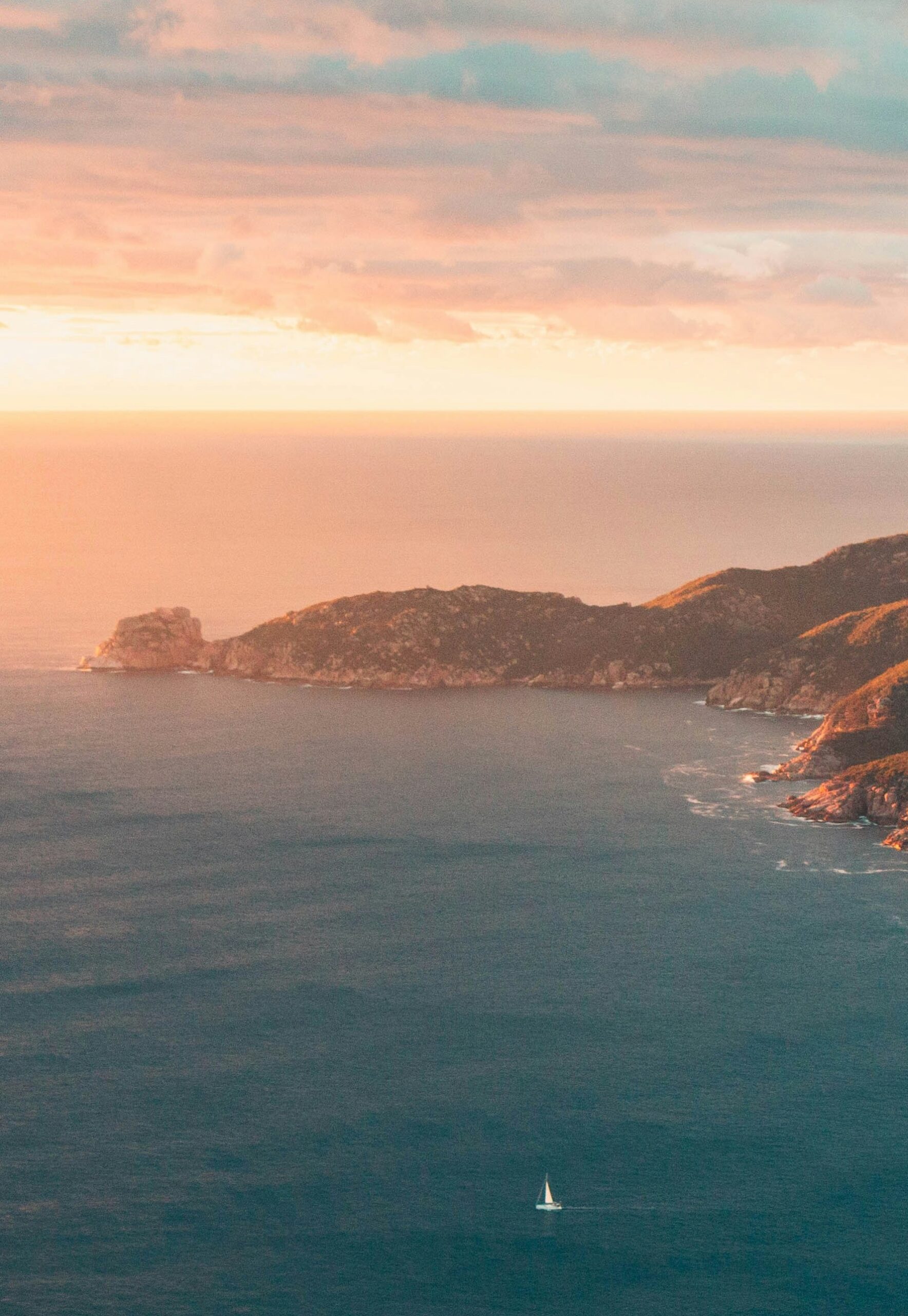 Planning how many days you need in Australia includes time for coastlines like one at Tasmania's Freycinet Peninsula